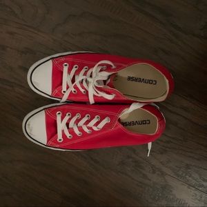 9.5 Women’s Red Converse